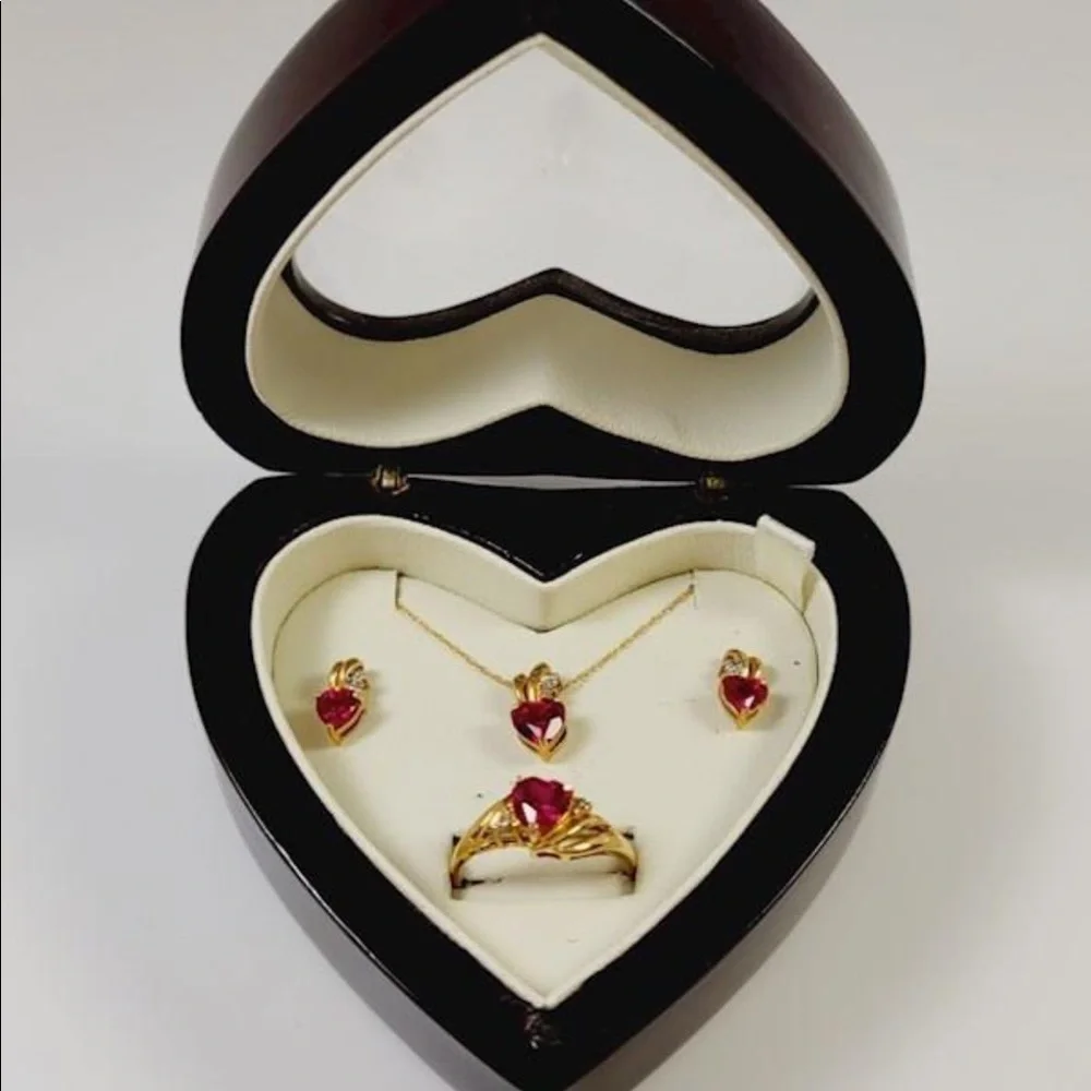 10k yellow gold, diamonds and pink sapphires jewelry set in heart box - Picture 2 of 16